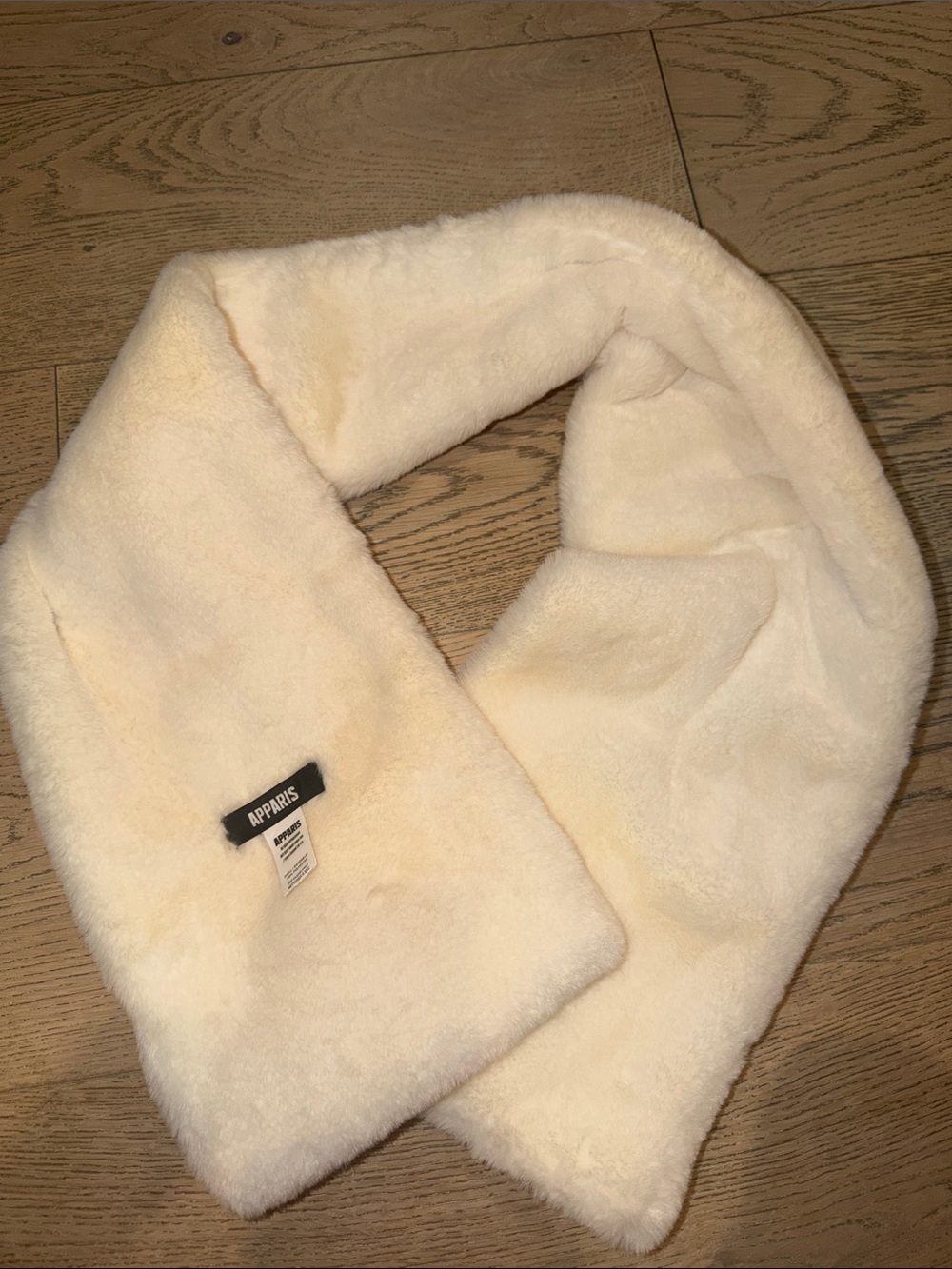 Apparis scarf
